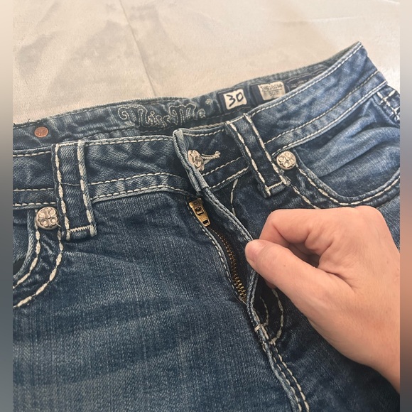 Pre-Owned. In excellent condition. Size 30. Miss Me jeans. - Picture 3 of 15